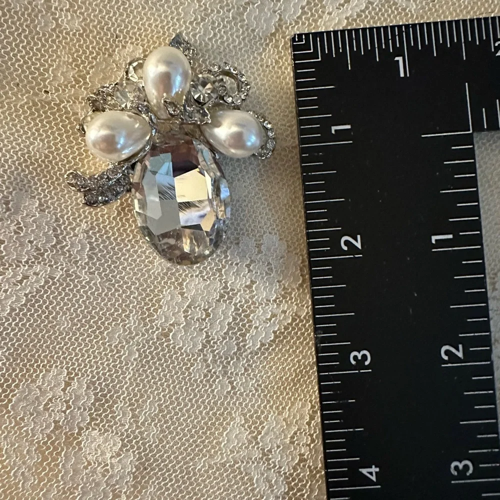 Elegant Silver Toned and Simulated Pearl Brooch Unbranded